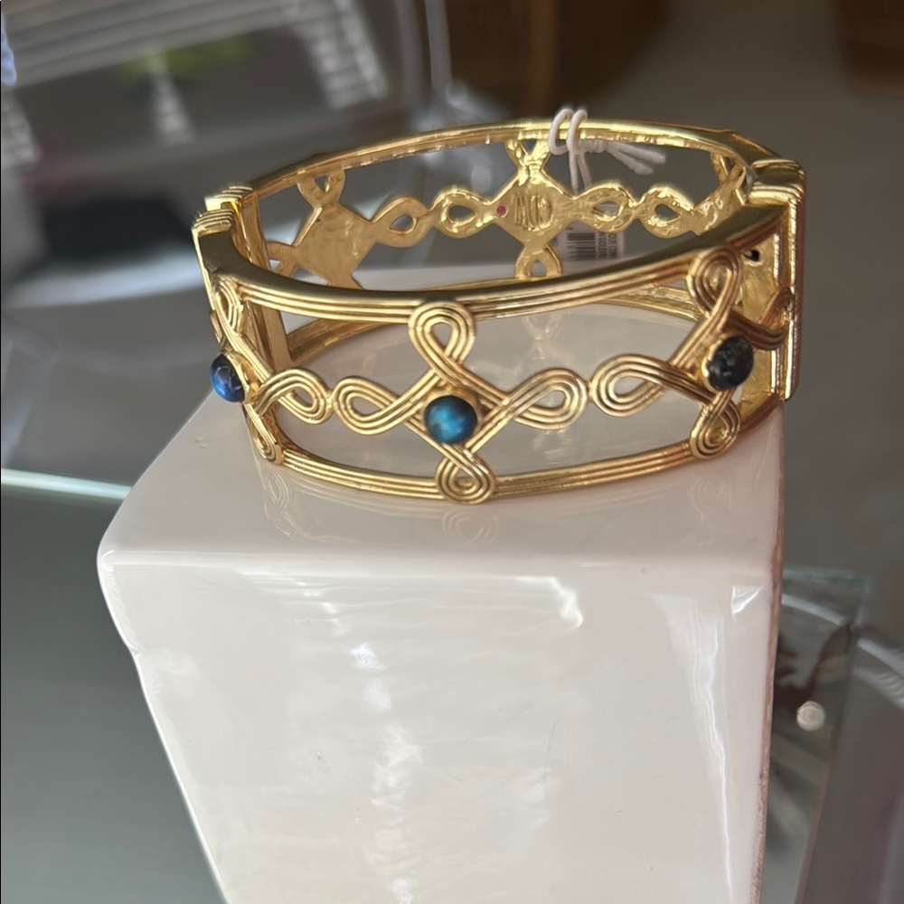 NWT Capucine De Wulf hinged gold bangle with blue labradorite